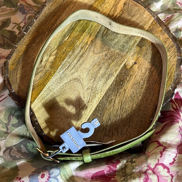 Vtg ANN TAYLOR Size Medium Green Leather Croc Embossed Belt Silver Closure NEW - Picture 4 of 16